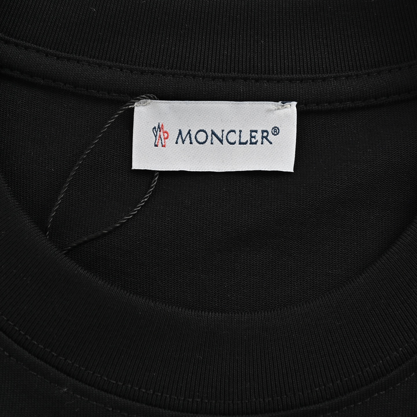 Moncler/蒙口 25ss 浮雕压花logo短袖
