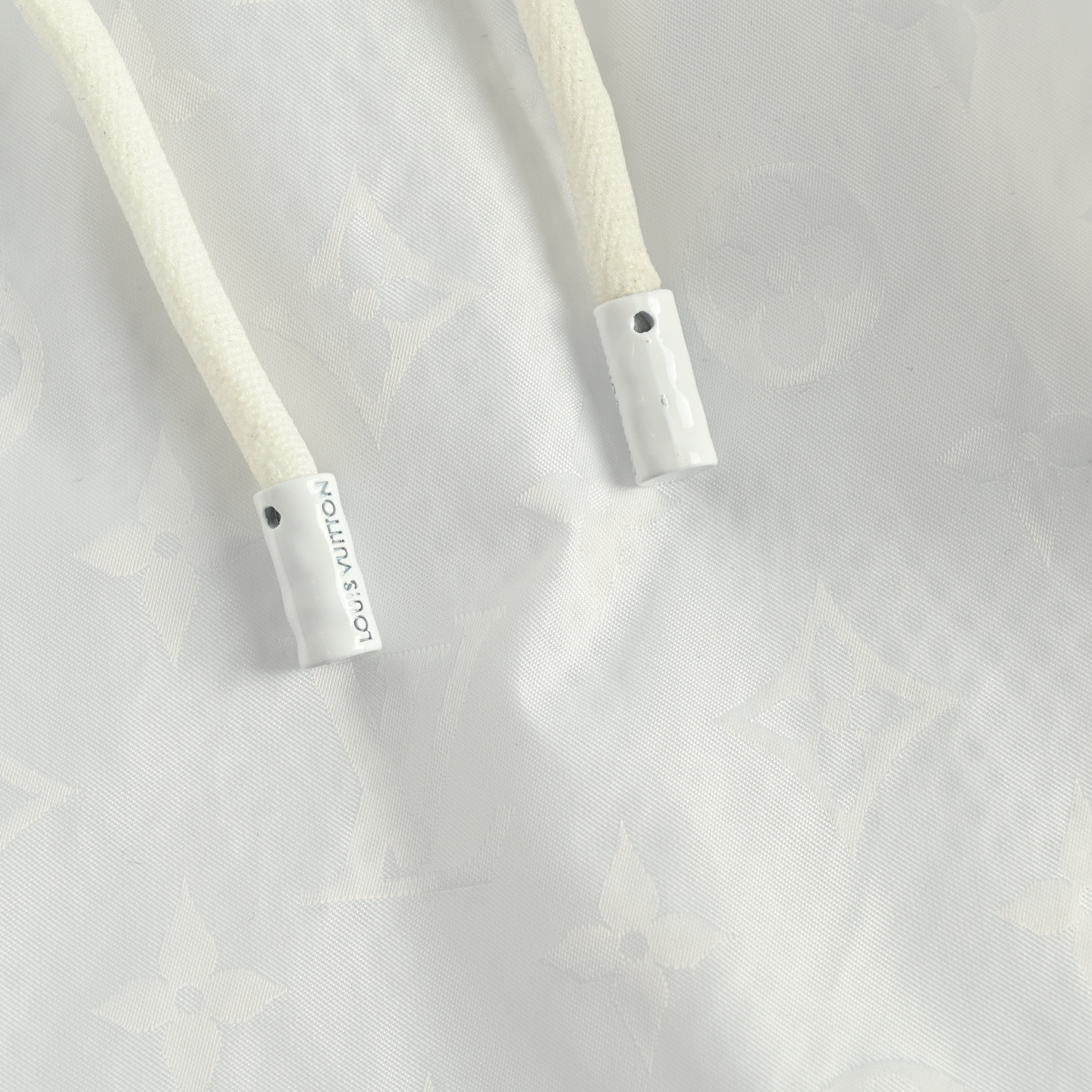 Louis Vuitton/路易威登 经典暗纹老花提花沙滩短裤 白色-Chinese UA Cheap High Quatity Brand Clothes Bags handbags Sneakers wholesale wholesaler seller from China Factory suppliers Fashion Clothing Shoes best Quality Beautiful Price Louis Vuitton/路易威登 经典暗纹老花提花沙滩短裤 白色