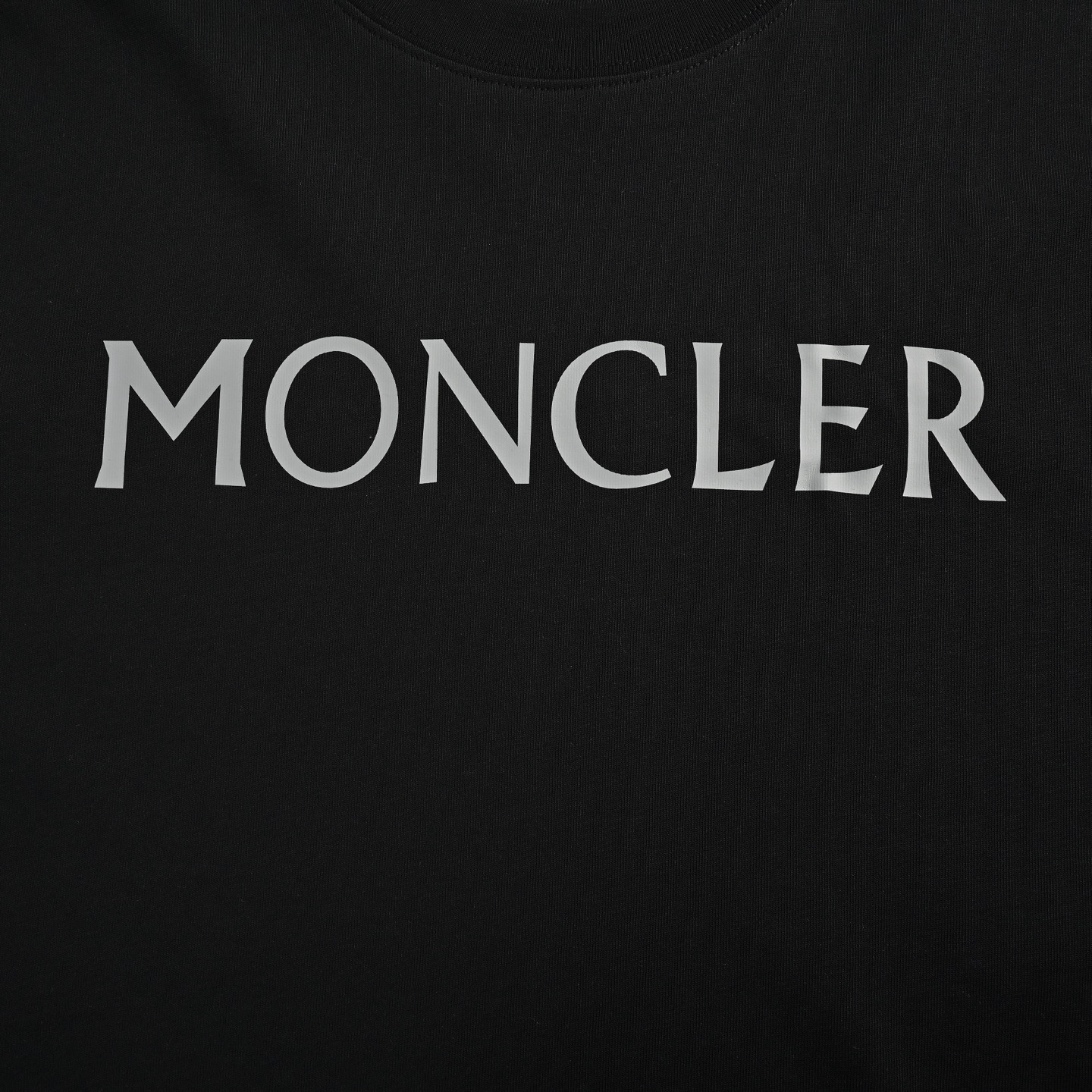 MONCLER/蒙口 经典印花袖袋短袖黑色/白色-Chinese UA Cheap High Quatity Brand Clothes Bags handbags Sneakers wholesale wholesaler seller from China Factory suppliers Fashion Clothing Shoes best Quality Beautiful Price MONCLER/蒙口 经典印花袖袋短袖黑色/白色