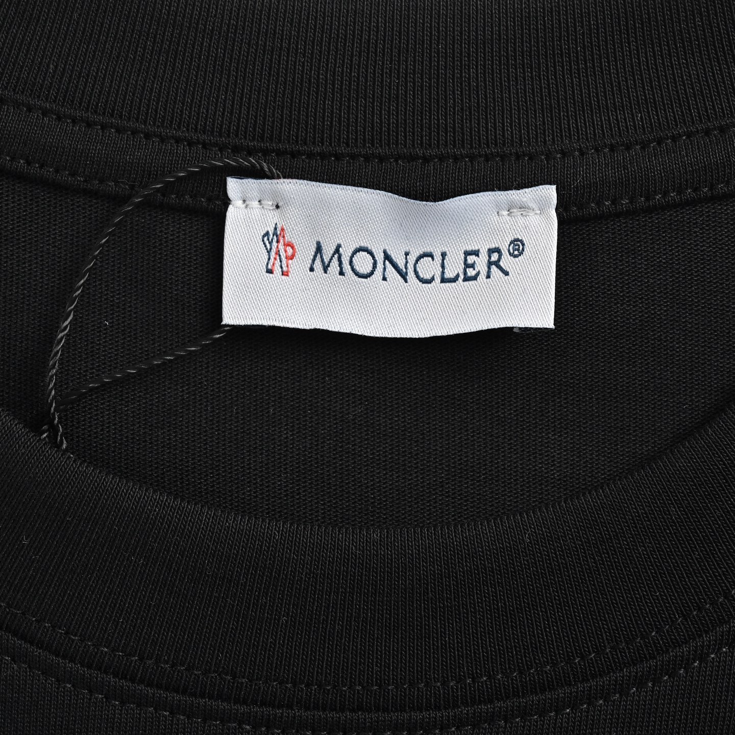 MONCLER/蒙口 经典印花袖袋短袖黑色/白色-Chinese UA Cheap High Quatity Brand Clothes Bags handbags Sneakers wholesale wholesaler seller from China Factory suppliers Fashion Clothing Shoes best Quality Beautiful Price MONCLER/蒙口 经典印花袖袋短袖黑色/白色