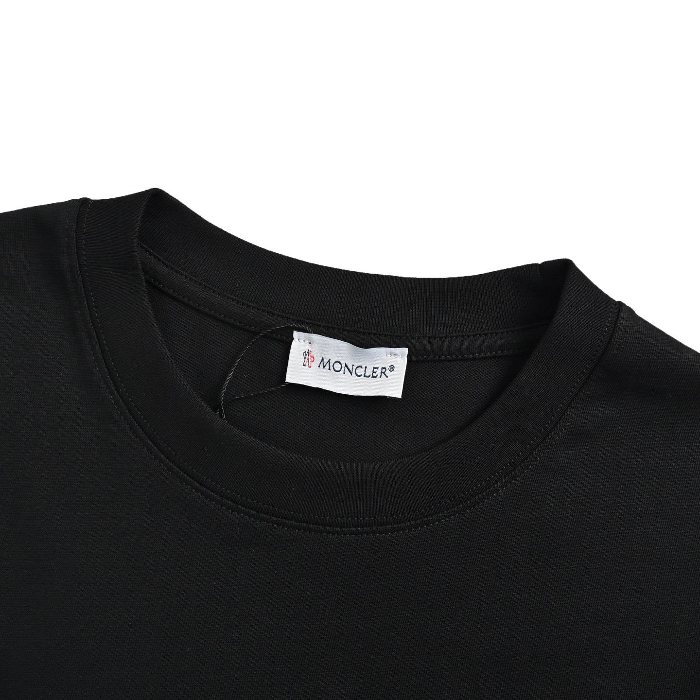 MONCLER/蒙口 经典印花袖袋短袖黑色/白色-Chinese UA Cheap High Quatity Brand Clothes Bags handbags Sneakers wholesale wholesaler seller from China Factory suppliers Fashion Clothing Shoes best Quality Beautiful Price MONCLER/蒙口 经典印花袖袋短袖黑色/白色