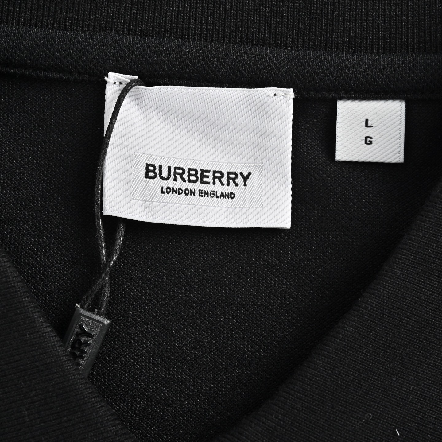 Burberry/巴宝莉 25ss 镂空战马Polo短袖-Chinese UA Cheap High Quatity Brand Clothes Bags handbags Sneakers wholesale wholesaler seller from China Factory suppliers Fashion Clothing Shoes best Quality Beautiful Price Burberry/巴宝莉 25ss 镂空战马Polo短袖