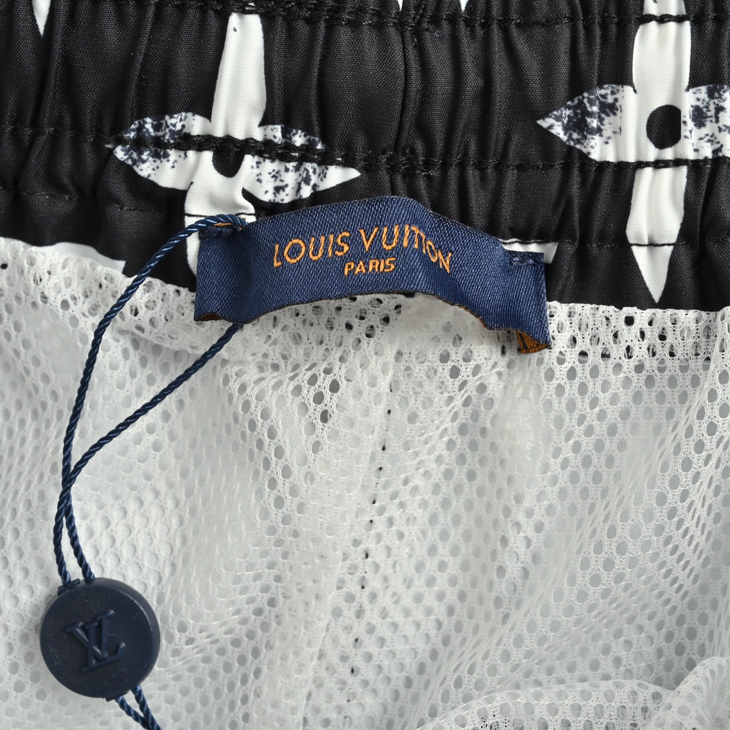 Louis Vuitton/路易威登 25ss 做旧老花满印尼龙短裤-Chinese UA Cheap High Quatity Brand Clothes Bags handbags Sneakers wholesale wholesaler seller from China Factory suppliers Fashion Clothing Shoes best Quality Beautiful Price Louis Vuitton/路易威登 25ss 做旧老花满印尼龙短裤