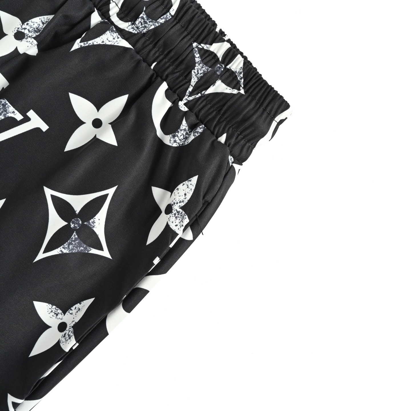 Louis Vuitton/路易威登 25ss 做旧老花满印尼龙短裤-Chinese UA Cheap High Quatity Brand Clothes Bags handbags Sneakers wholesale wholesaler seller from China Factory suppliers Fashion Clothing Shoes best Quality Beautiful Price Louis Vuitton/路易威登 25ss 做旧老花满印尼龙短裤