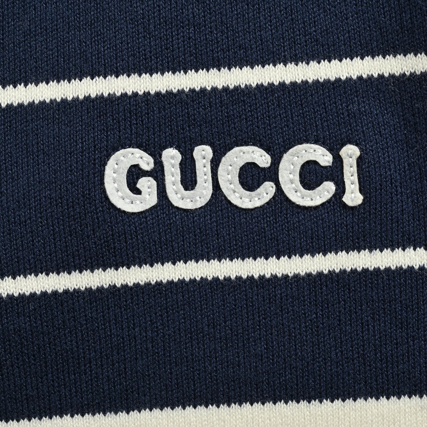 Gucci/古驰 25ss 条纹针织Polo短袖 G家 25ss新款Polo衫以条纹针织棉匠心打造 巧妙融入Gucci刺绣-Chinese UA Cheap High Quatity Brand Clothes Bags handbags Sneakers wholesale wholesaler seller from China Factory suppliers Fashion Clothing Shoes best Quality Beautiful Price Gucci/古驰 25ss 条纹针织Polo短袖 G家 25ss新款Polo衫以条纹针织棉匠心打造 巧妙融入Gucci刺绣