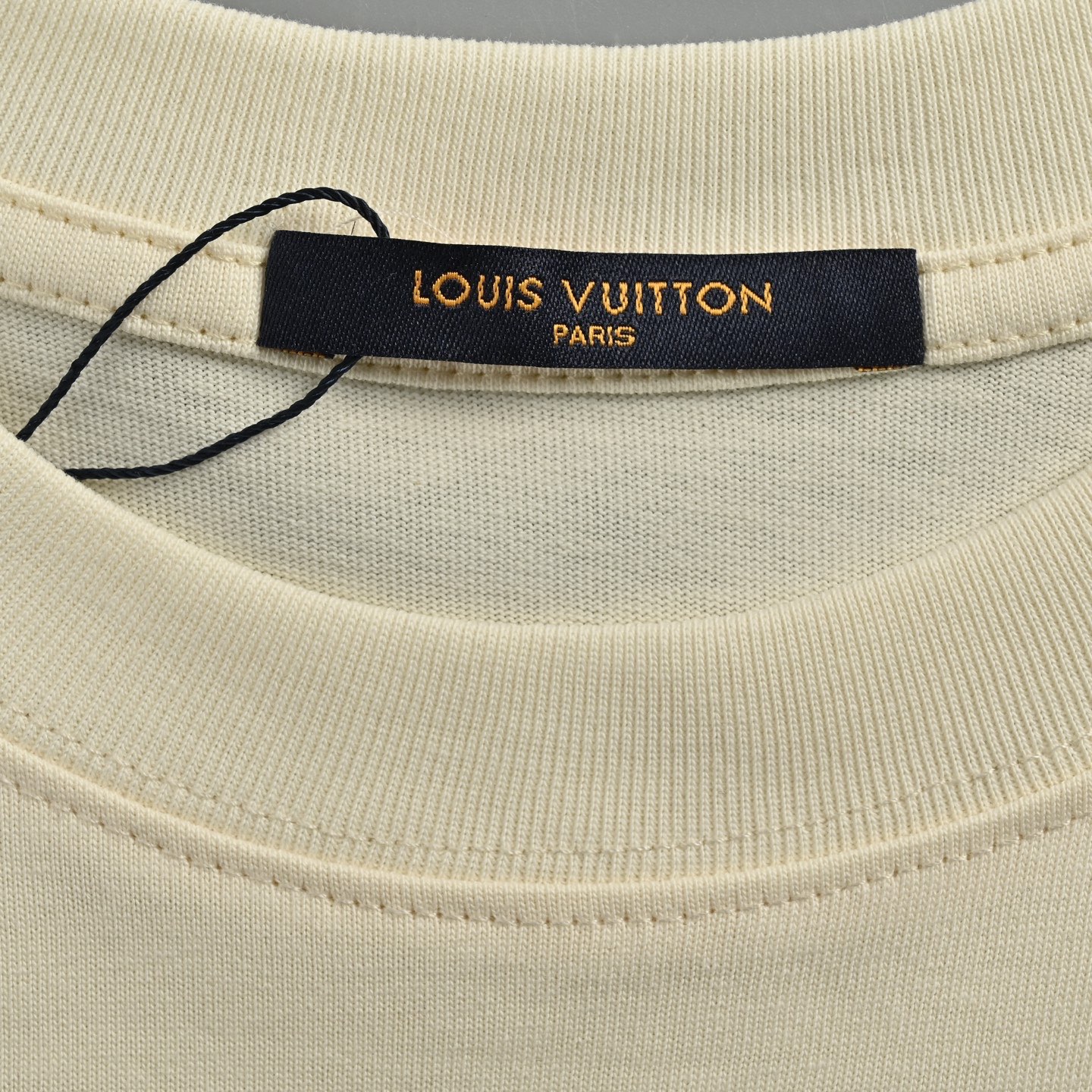Louis Vuitton/路易威登 25ss 刺绣徽标发泡字母印花短袖-Chinese UA Cheap High Quatity Brand Clothes Bags handbags Sneakers wholesale wholesaler seller from China Factory suppliers Fashion Clothing Shoes best Quality Beautiful Price Louis Vuitton/路易威登 25ss 刺绣徽标发泡字母印花短袖