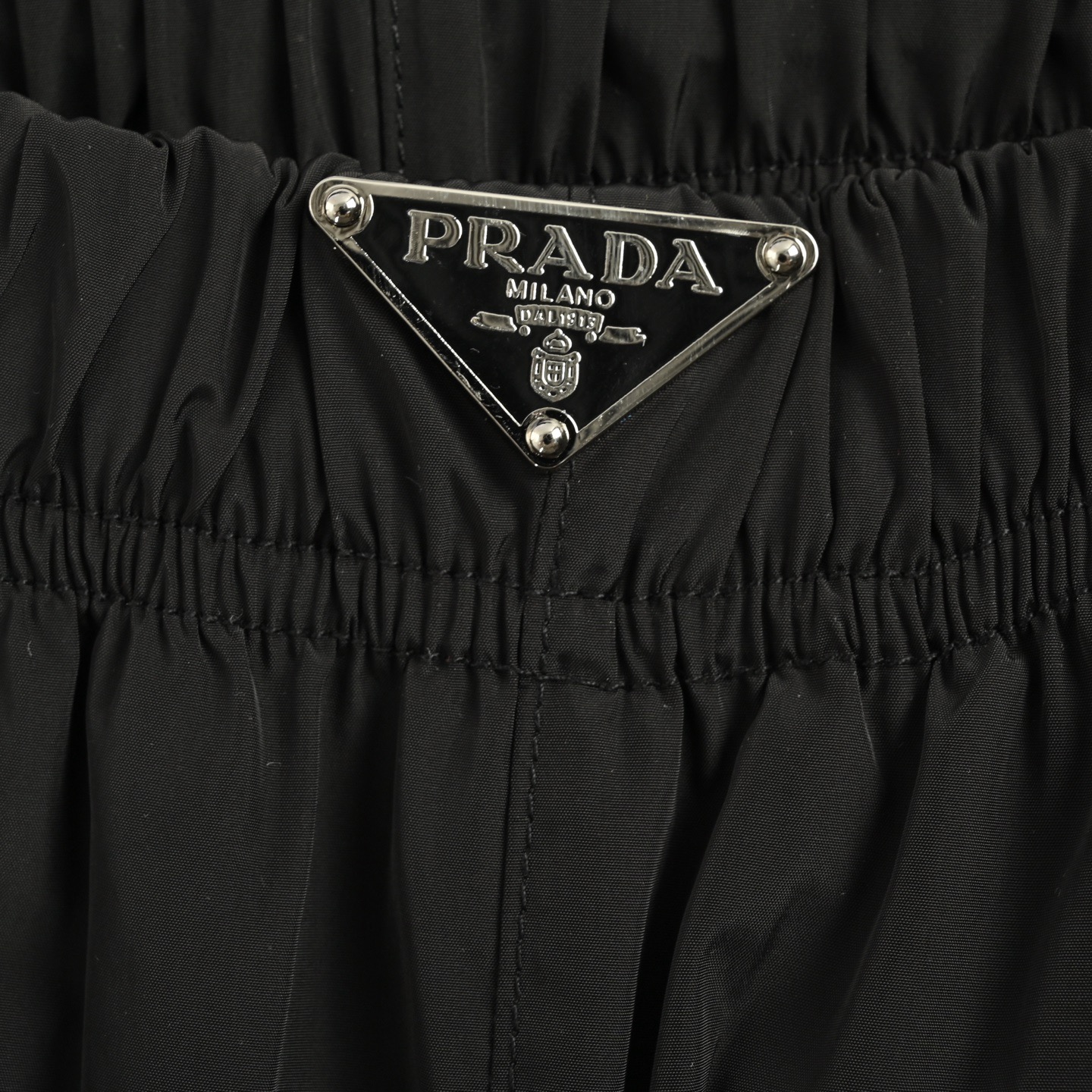 Prada/普拉达25ss 腰际三角标沙滩短裤-Chinese UA Cheap High Quatity Brand Clothes Bags handbags Sneakers wholesale wholesaler seller from China Factory suppliers Fashion Clothing Shoes best Quality Beautiful Price Prada/普拉达25ss 腰际三角标沙滩短裤