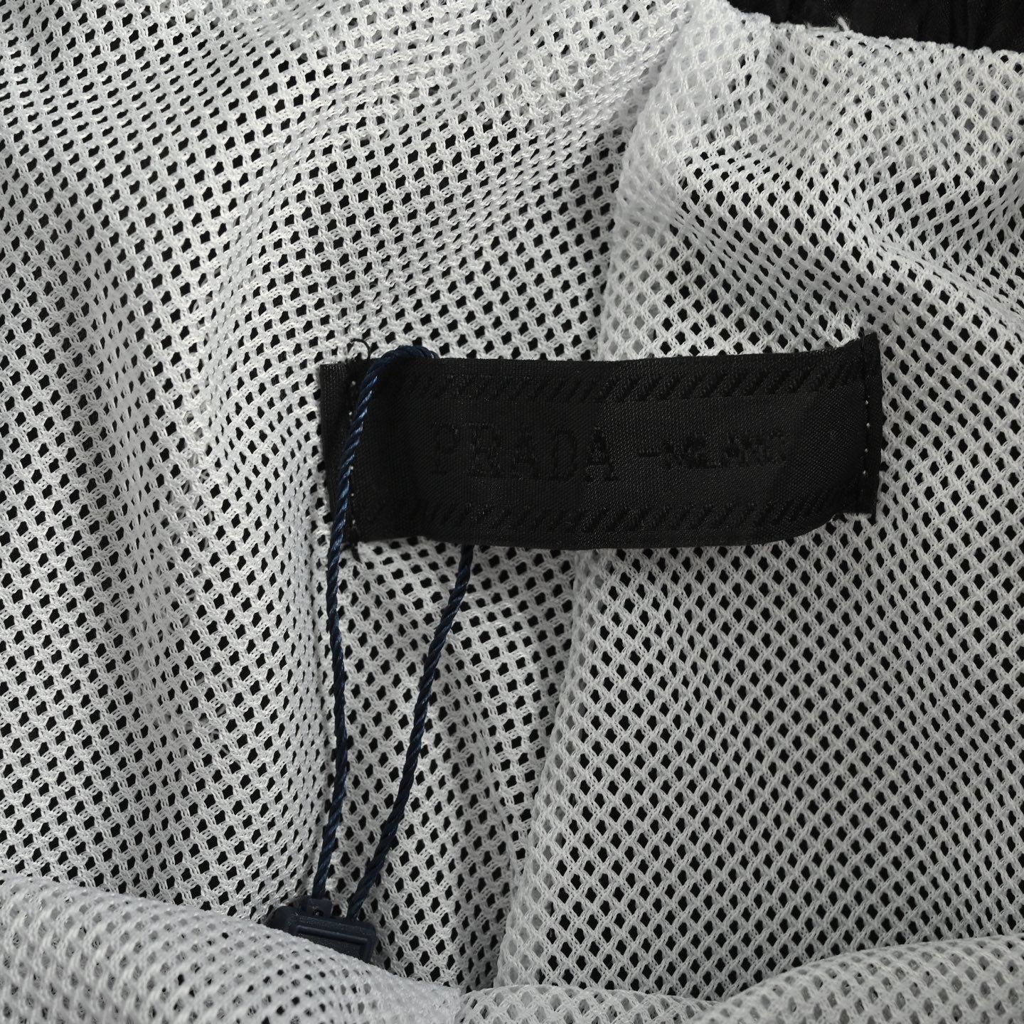 Prada/普拉达 25ss 满印字母logo沙滩短裤-High Quatity Cheap Brand wholesale wholesaler seller Clothes Bags handbags Sneakers Top Fashion Clothing Shoes from China Factory Chinese suppliers best Quality Beautiful Price Prada/普拉达 25ss 满印字母logo沙滩短裤