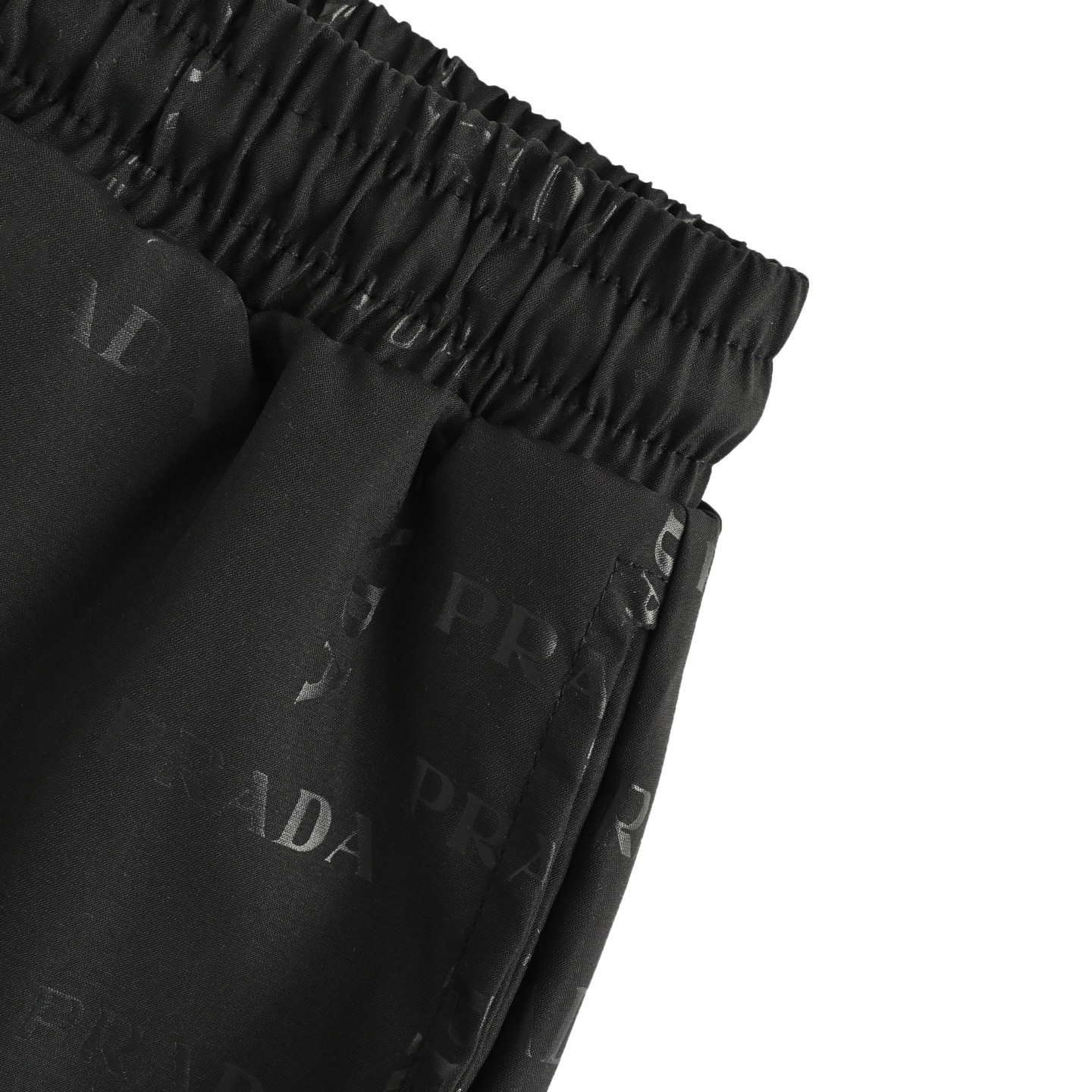 Prada/普拉达 25ss 满印字母logo沙滩短裤-High Quatity Cheap Brand wholesale wholesaler seller Clothes Bags handbags Sneakers Top Fashion Clothing Shoes from China Factory Chinese suppliers best Quality Beautiful Price Prada/普拉达 25ss 满印字母logo沙滩短裤