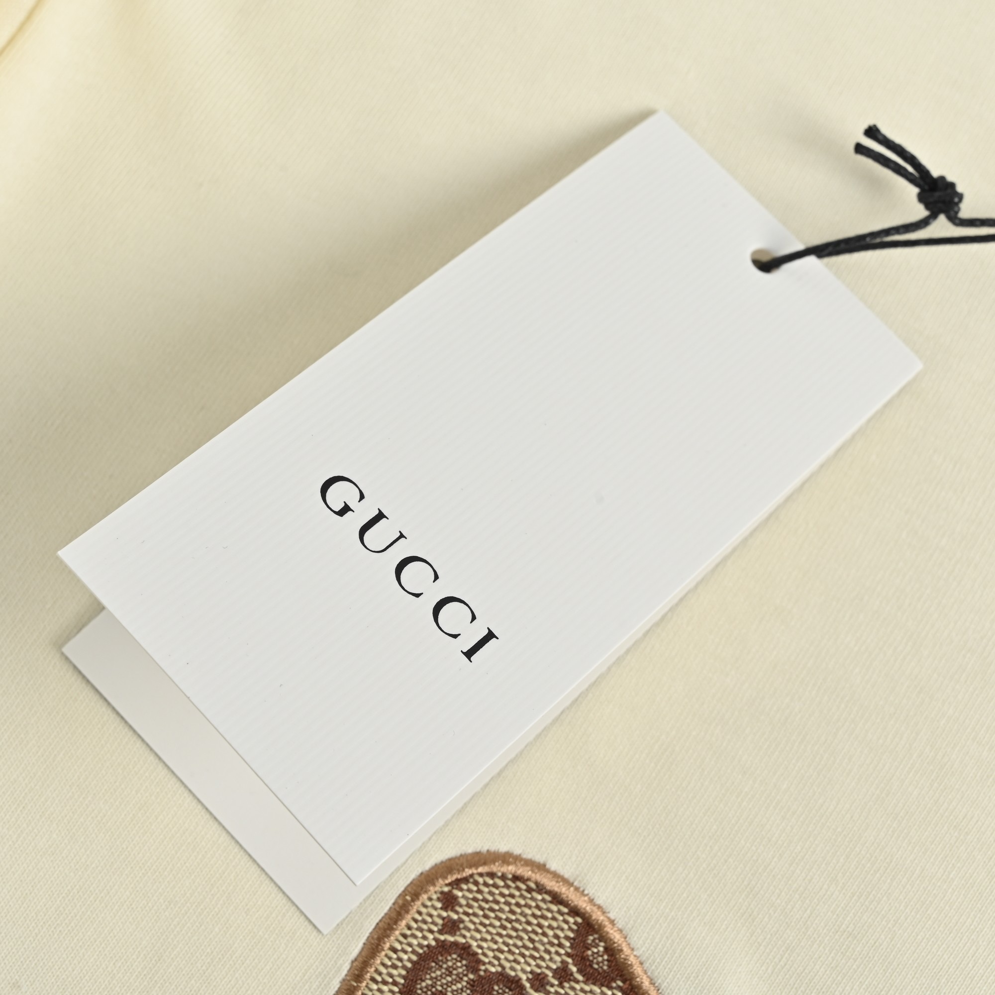 Gucci/古驰 23ss 老花兔贴布刺绣短袖-Chinese UA Cheap High Quatity Brand Clothes Bags handbags Sneakers wholesale wholesaler seller from China Factory suppliers Fashion Clothing Shoes best Quality Beautiful Price Gucci/古驰 23ss 老花兔贴布刺绣短袖