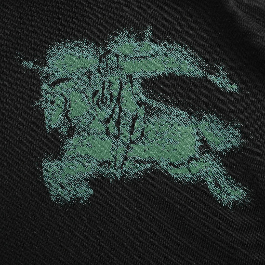 Burberry/巴宝莉 24ss 肩膀战马印花短袖-Chinese UA Cheap High Quatity Brand Clothes Bags handbags Sneakers wholesale wholesaler seller from China Factory suppliers Fashion Clothing Shoes best Quality Beautiful Price Burberry/巴宝莉 24ss 肩膀战马印花短袖