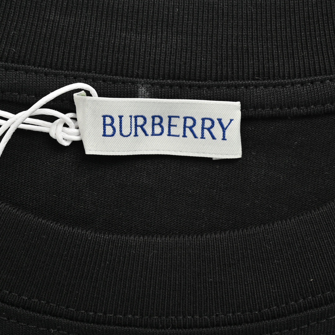 Burberry/巴宝莉 24ss 肩膀战马印花短袖-Chinese UA Cheap High Quatity Brand Clothes Bags handbags Sneakers wholesale wholesaler seller from China Factory suppliers Fashion Clothing Shoes best Quality Beautiful Price Burberry/巴宝莉 24ss 肩膀战马印花短袖