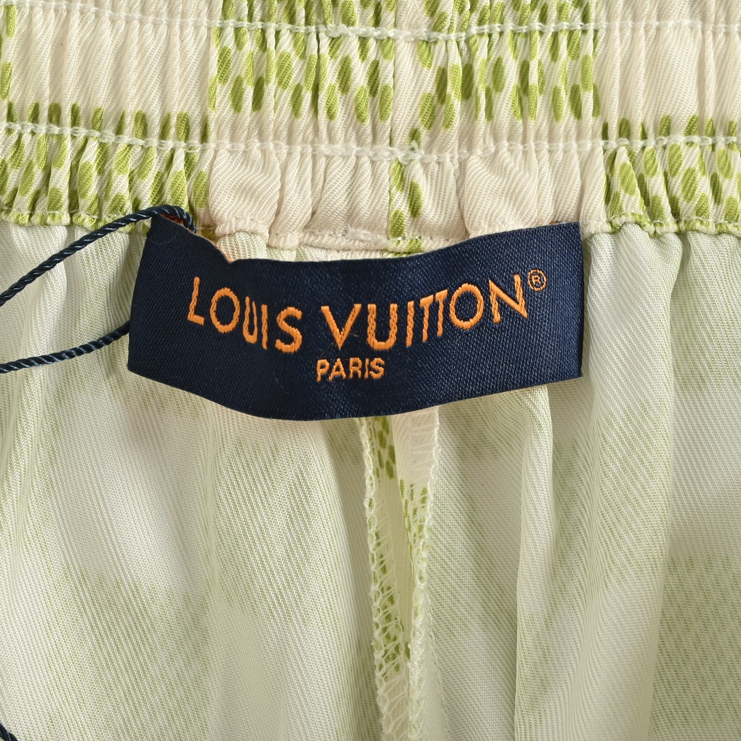 Louis Vuitton/路易威登 渐变棋盘格短裤 LV新款桑蚕丝短裤-Chinese UA Cheap High Quatity Brand Clothes Bags handbags Sneakers wholesale wholesaler seller from China Factory suppliers Fashion Clothing Shoes best Quality Beautiful Price Louis Vuitton/路易威登 渐变棋盘格短裤 LV新款桑蚕丝短裤