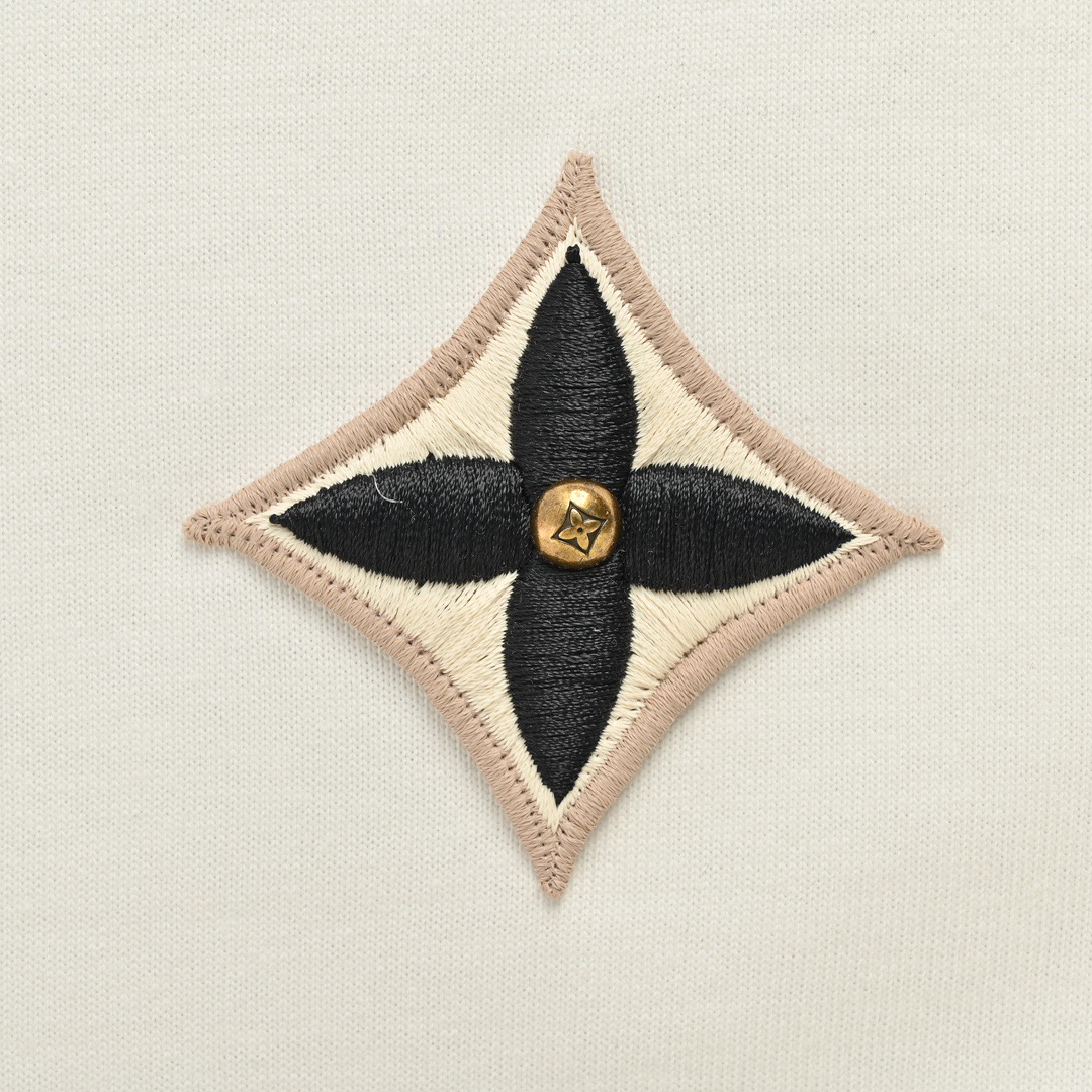 Louis Vuitton/路易威登 24ss 老花四叶草刺绣短袖 胸前高密立体刺绣logo