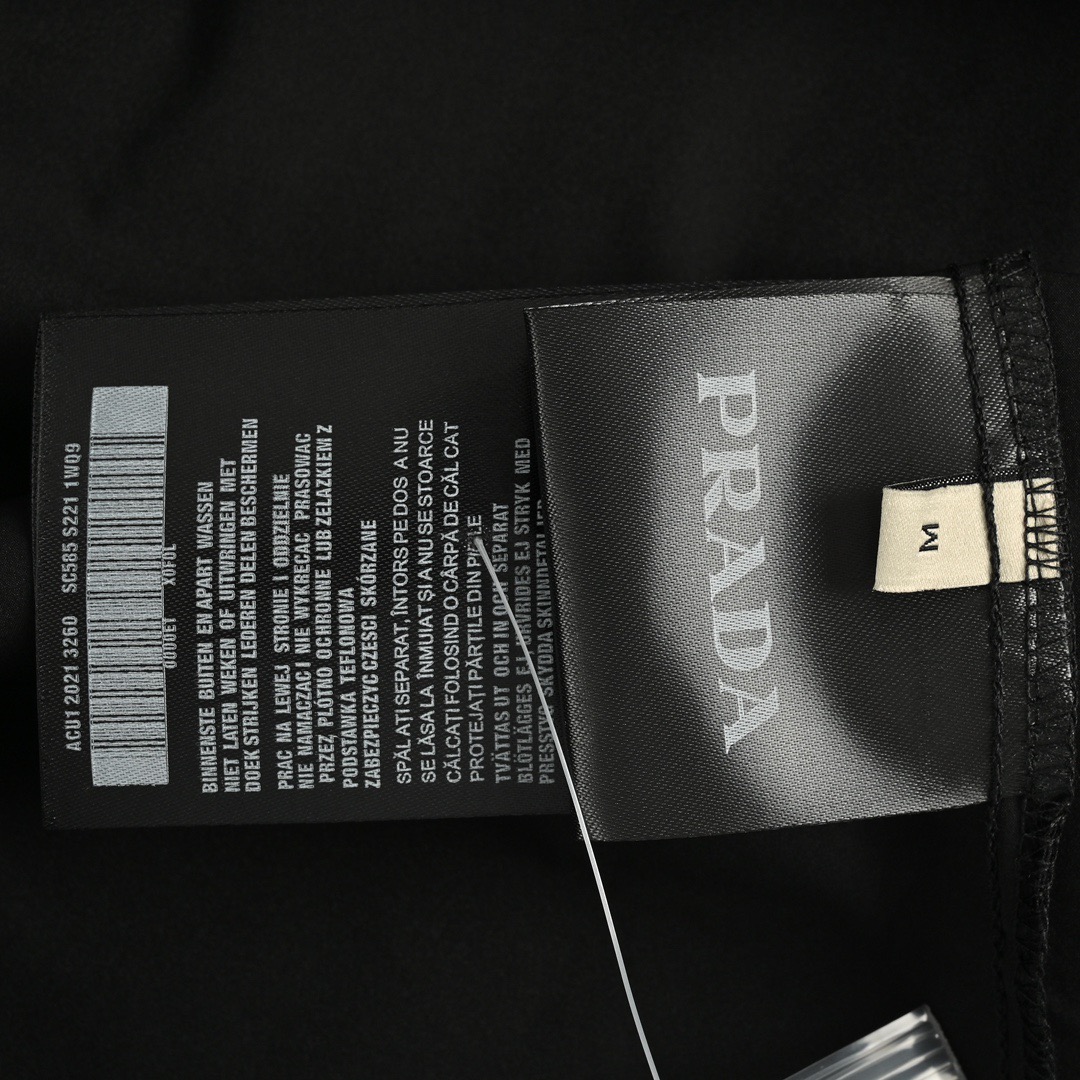 Prada/普拉达 24Fw 经典口袋三角标衬衫 黑色/白色-High Quatity Cheap Brand wholesale wholesaler seller Clothes Bags handbags Sneakers Top Fashion Clothing Shoes from China Factory Chinese suppliers best Quality Beautiful Price Prada/普拉达 24Fw 经典口袋三角标衬衫 黑色/白色