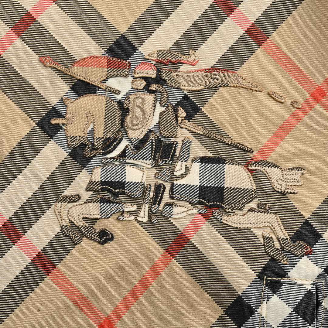 Burberry/巴宝莉 24Fw 斜纹战马双面夹克外套