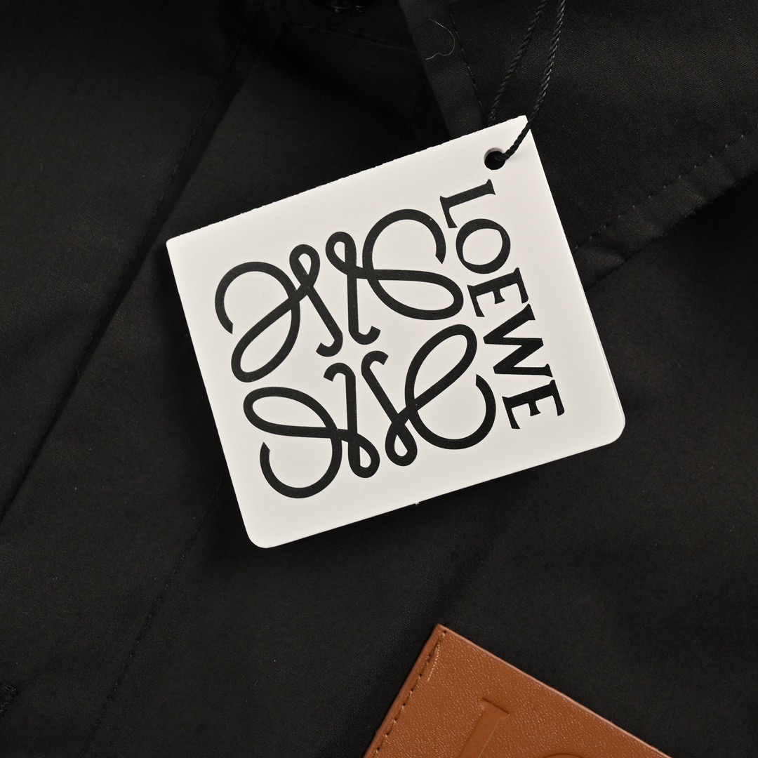 Loewe/罗意威 24Fw 皮牌口袋衬衫 上身效果极致发挥