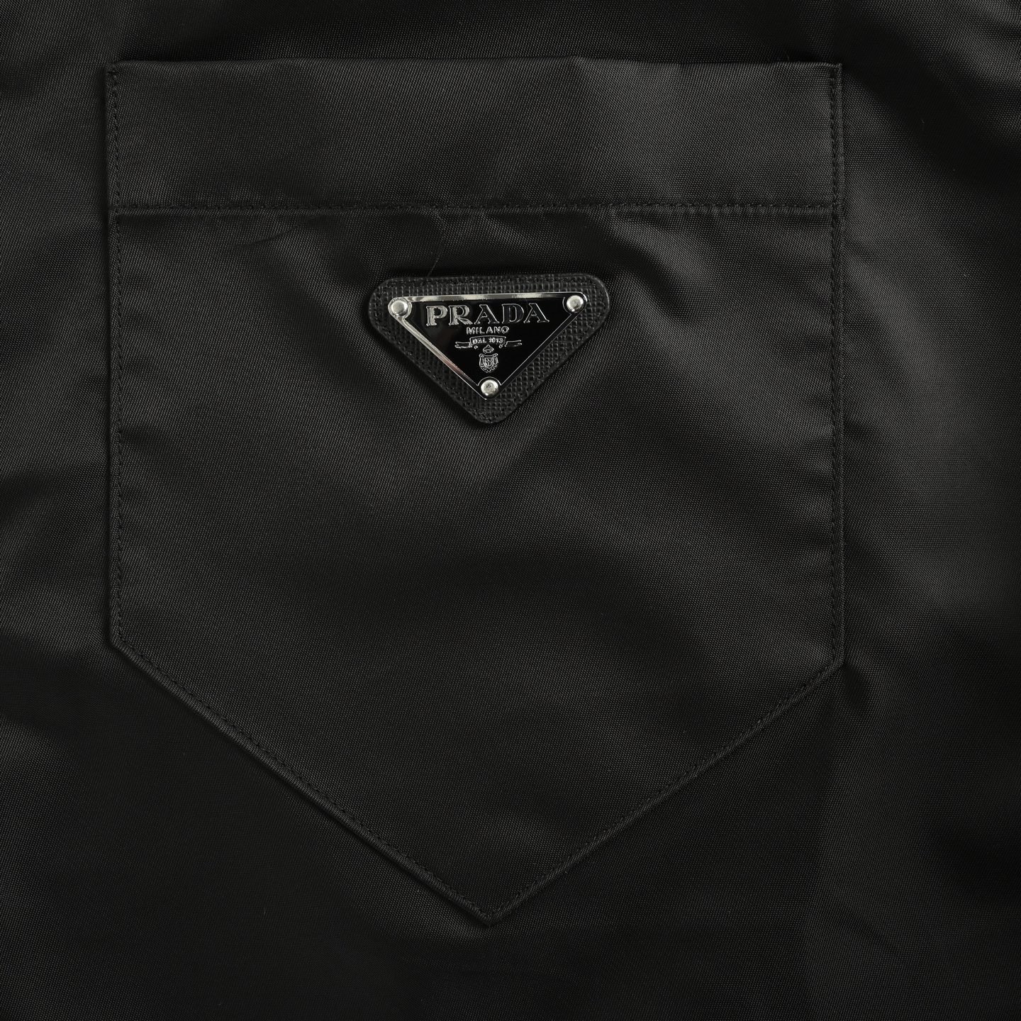 Prada/普拉达 尼龙三角标衬衫夹克外套-Chinese UA Cheap High Quatity Brand Clothes Bags handbags Sneakers wholesale wholesaler seller from China Factory suppliers Fashion Clothing Shoes best Quality Beautiful Price Prada/普拉达 尼龙三角标衬衫夹克外套