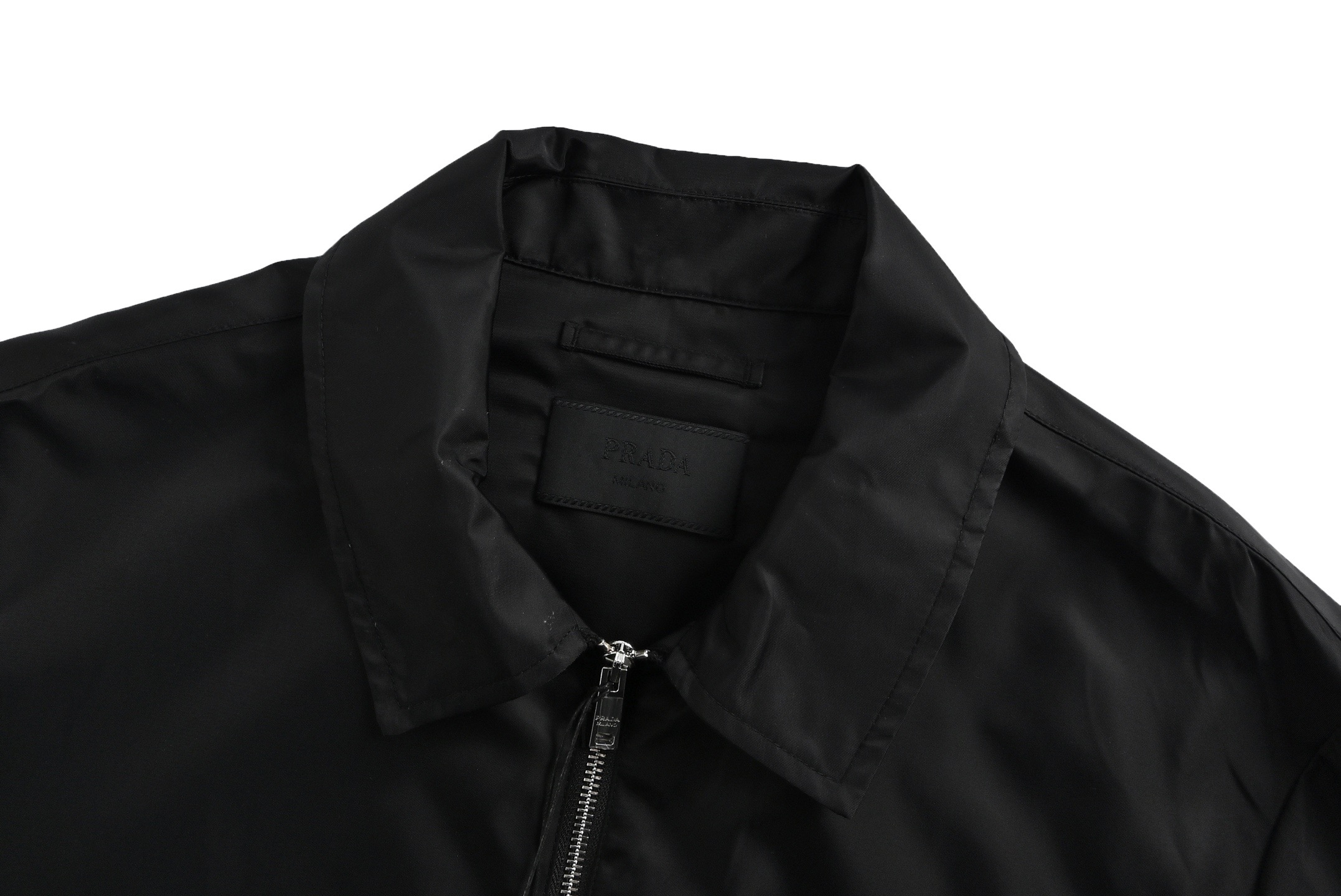 Prada/普拉达 翻盖口袋再生尼龙夹克外套-Chinese UA Cheap High Quatity Brand Clothes Bags handbags Sneakers wholesale wholesaler seller from China Factory suppliers Fashion Clothing Shoes best Quality Beautiful Price Prada/普拉达 翻盖口袋再生尼龙夹克外套