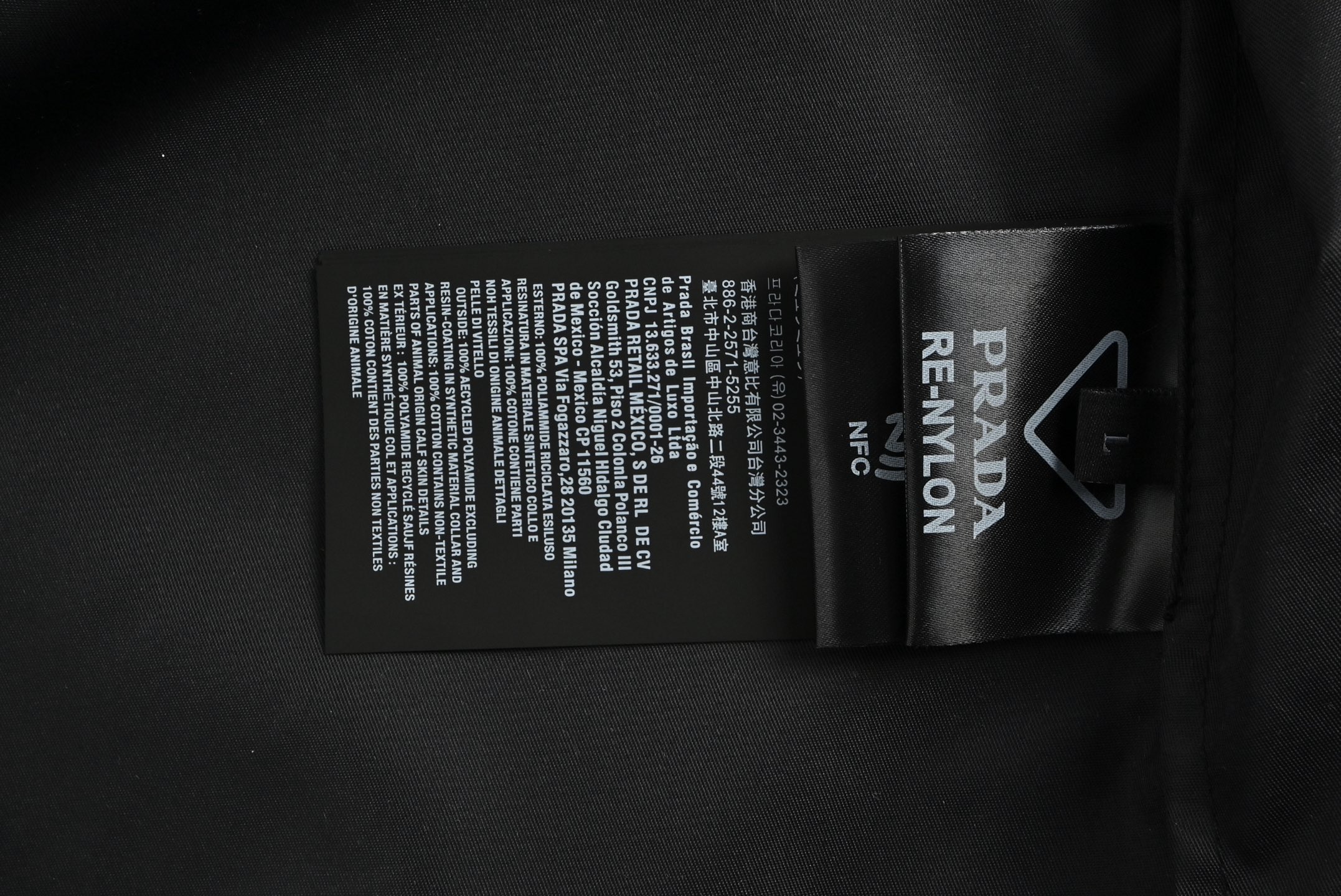 Prada/普拉达 翻盖口袋再生尼龙夹克外套-Chinese UA Cheap High Quatity Brand Clothes Bags handbags Sneakers wholesale wholesaler seller from China Factory suppliers Fashion Clothing Shoes best Quality Beautiful Price Prada/普拉达 翻盖口袋再生尼龙夹克外套