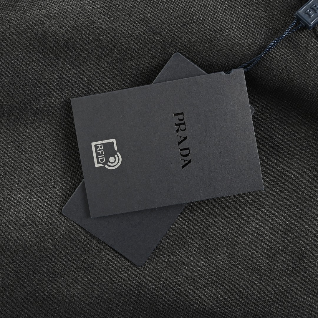 Prada/普拉达 24Fw 三角布标水洗渐变圆领卫衣