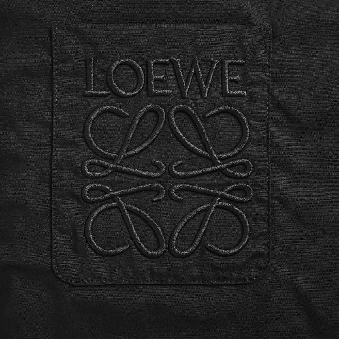 Loewe/罗意威 25ss Anagram口袋刺绣衬衫-莆田鞋,莆田鞋货源,高仿鞋,高仿鞋货源,安福档口,莆田高仿鞋,莆田鞋批发,高仿鞋批发,莆田高仿运动鞋,高仿运动鞋,莆田运动鞋 Loewe/罗意威 25ss Anagram口袋刺绣衬衫