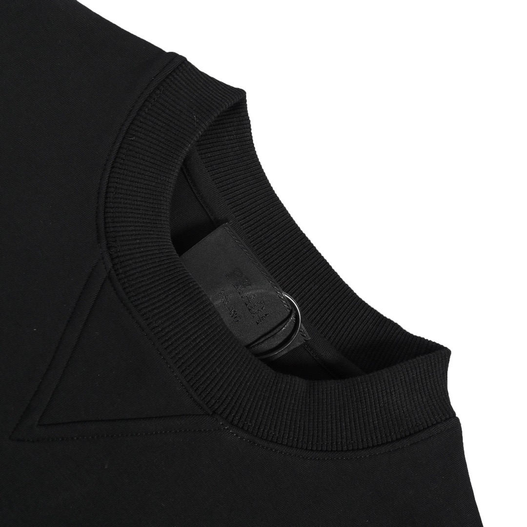 Prada/普拉达 22Fw 三角标口袋圆领卫衣