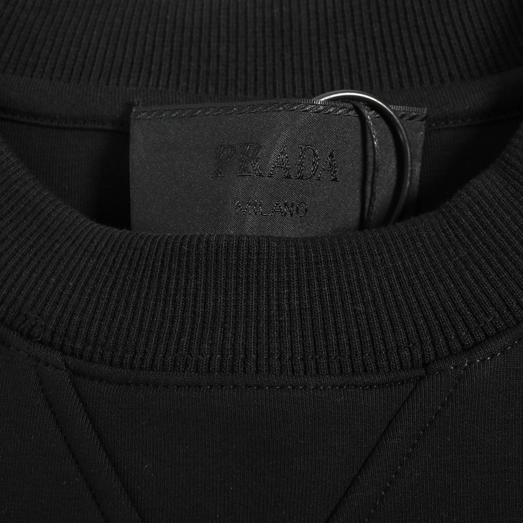 Prada/普拉达 22Fw 三角标口袋圆领卫衣