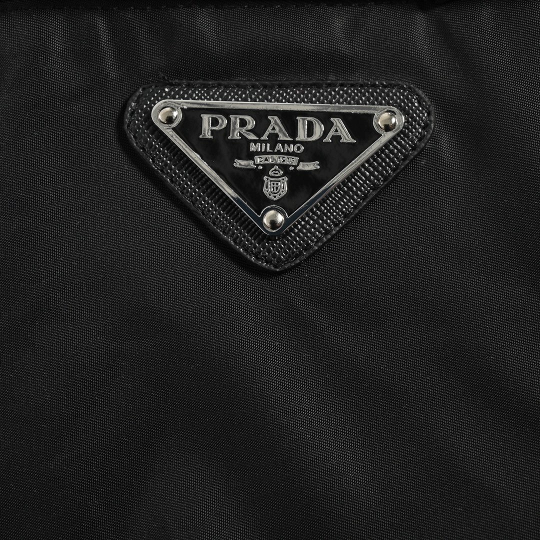 Prada/普拉达 22Fw 三角标口袋圆领卫衣
