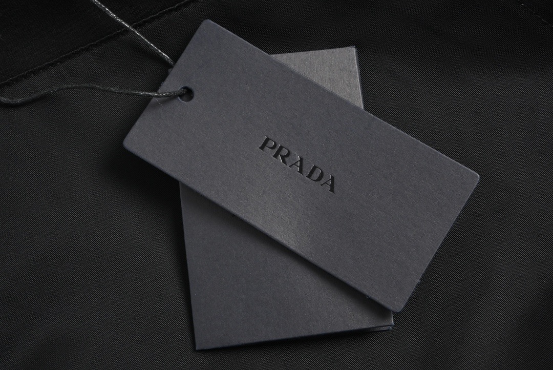 Prada/普拉达 22Fw 尼龙拼接三角标连帽卫衣