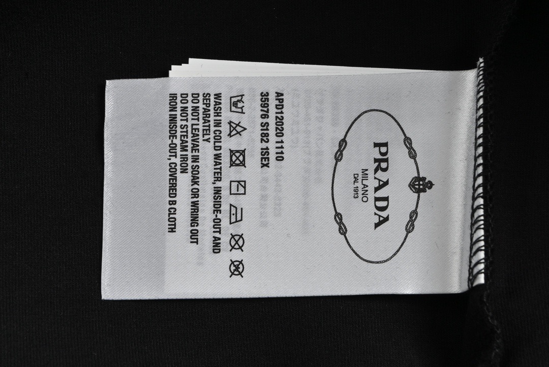 Prada/普拉达 22Fw 尼龙拼接三角标连帽卫衣