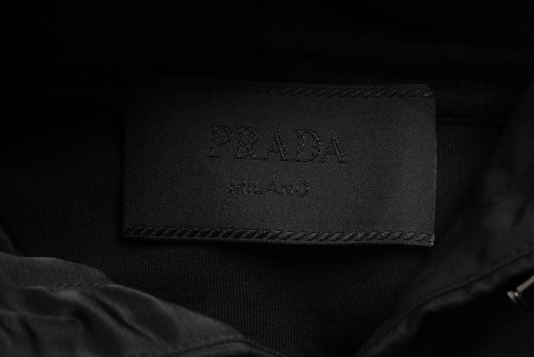 Prada/普拉达 22Fw 尼龙拼接三角标连帽卫衣