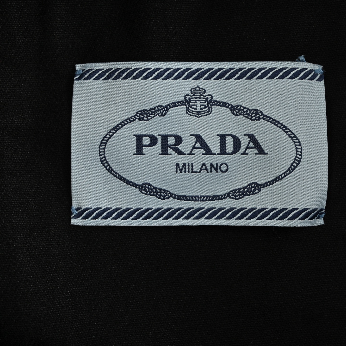 Prada/普拉达 25ss 下摆三角标徽标牛仔外套-Chinese UA Cheap High Quatity Brand Clothes Bags handbags Sneakers wholesale wholesaler seller from China Factory suppliers Fashion Clothing Shoes best Quality Beautiful Price Prada/普拉达 25ss 下摆三角标徽标牛仔外套