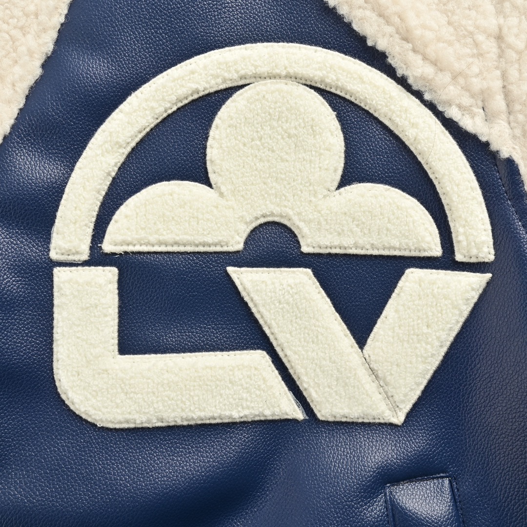 Louis Vuitton/路易威登 23Fw 贴布老花羊羔绒拼接棒球服外套-Chinese UA Cheap High Quatity Brand Clothes Bags handbags Sneakers wholesale wholesaler seller from China Factory suppliers Fashion Clothing Shoes best Quality Beautiful Price Louis Vuitton/路易威登 23Fw 贴布老花羊羔绒拼接棒球服外套