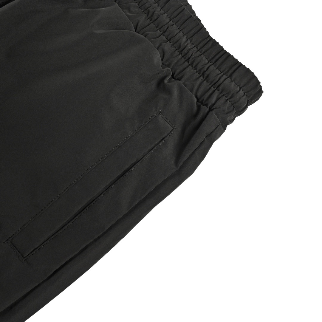 MONCLER/蒙口 22Fw 硅胶徽标logo尼龙梭织束脚长裤-Chinese UA Cheap High Quatity Brand Clothes Bags handbags Sneakers wholesale wholesaler seller from China Factory suppliers Fashion Clothing Shoes best Quality Beautiful Price MONCLER/蒙口 22Fw 硅胶徽标logo尼龙梭织束脚长裤