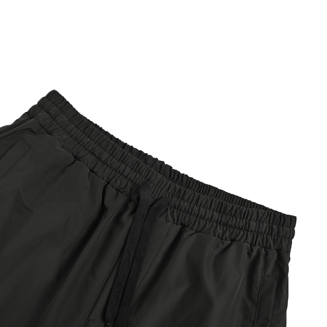 Burberry/巴宝莉 23Fw 硅胶徽标logo尼龙梭织束脚长裤-Chinese UA Cheap High Quatity Brand Clothes Bags handbags Sneakers wholesale wholesaler seller from China Factory suppliers Fashion Clothing Shoes best Quality Beautiful Price Burberry/巴宝莉 23Fw 硅胶徽标logo尼龙梭织束脚长裤