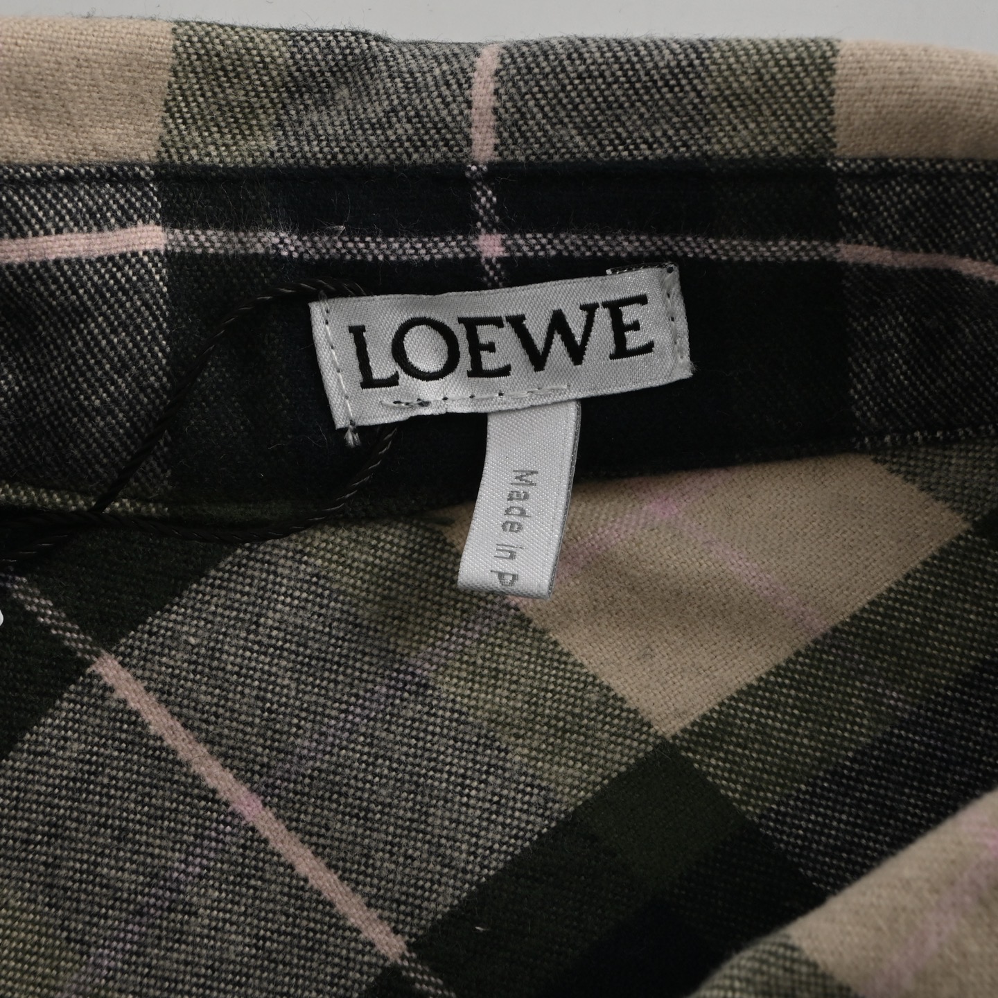 Loewe/罗意威 25ss 袖口皮革格纹衬衫外套-Chinese UA Cheap High Quatity Brand Clothes Bags handbags Sneakers wholesale wholesaler seller from China Factory suppliers Fashion Clothing Shoes best Quality Beautiful Price Loewe/罗意威 25ss 袖口皮革格纹衬衫外套