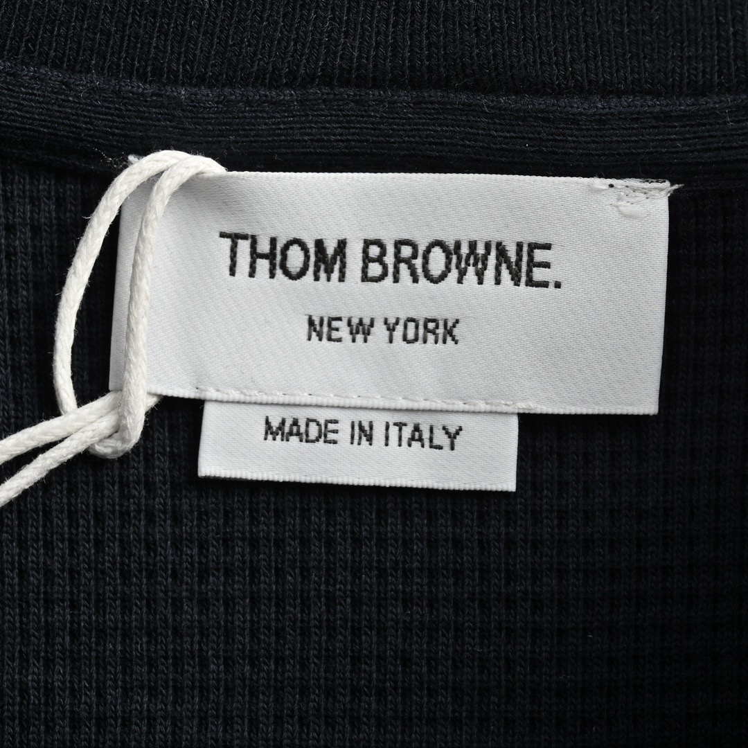 Thom Browne /汤姆布朗 经典款华夫格圆领卫衣-Chinese UA Cheap High Quatity Brand Clothes Bags handbags Sneakers wholesale wholesaler seller from China Factory suppliers Fashion Clothing Shoes best Quality Beautiful Price Thom Browne /汤姆布朗 经典款华夫格圆领卫衣