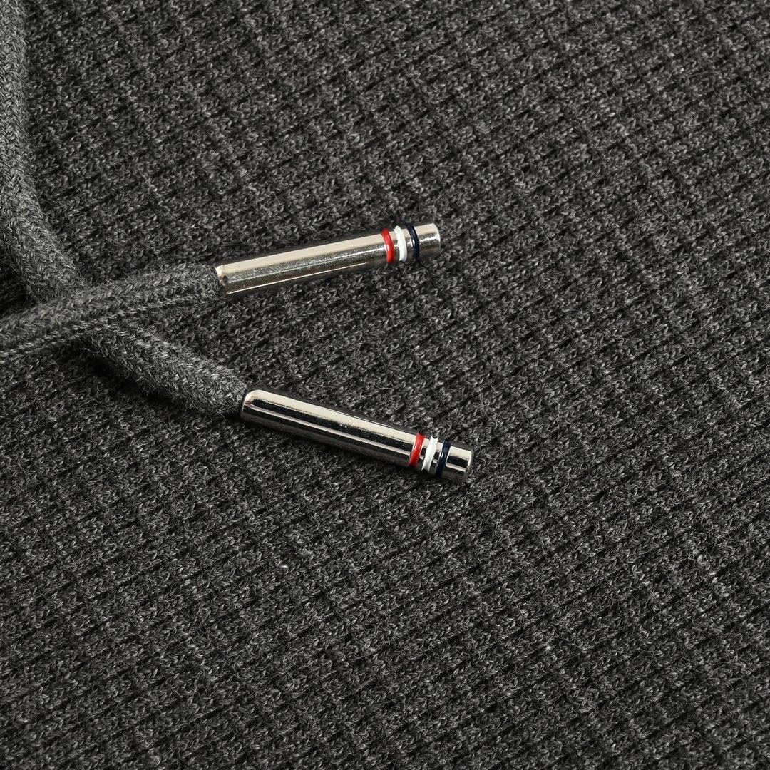 Thom Browne /汤姆布朗 经典款华夫格拉链外套-Chinese UA Cheap High Quatity Brand Clothes Bags handbags Sneakers wholesale wholesaler seller from China Factory suppliers Fashion Clothing Shoes best Quality Beautiful Price Thom Browne /汤姆布朗 经典款华夫格拉链外套