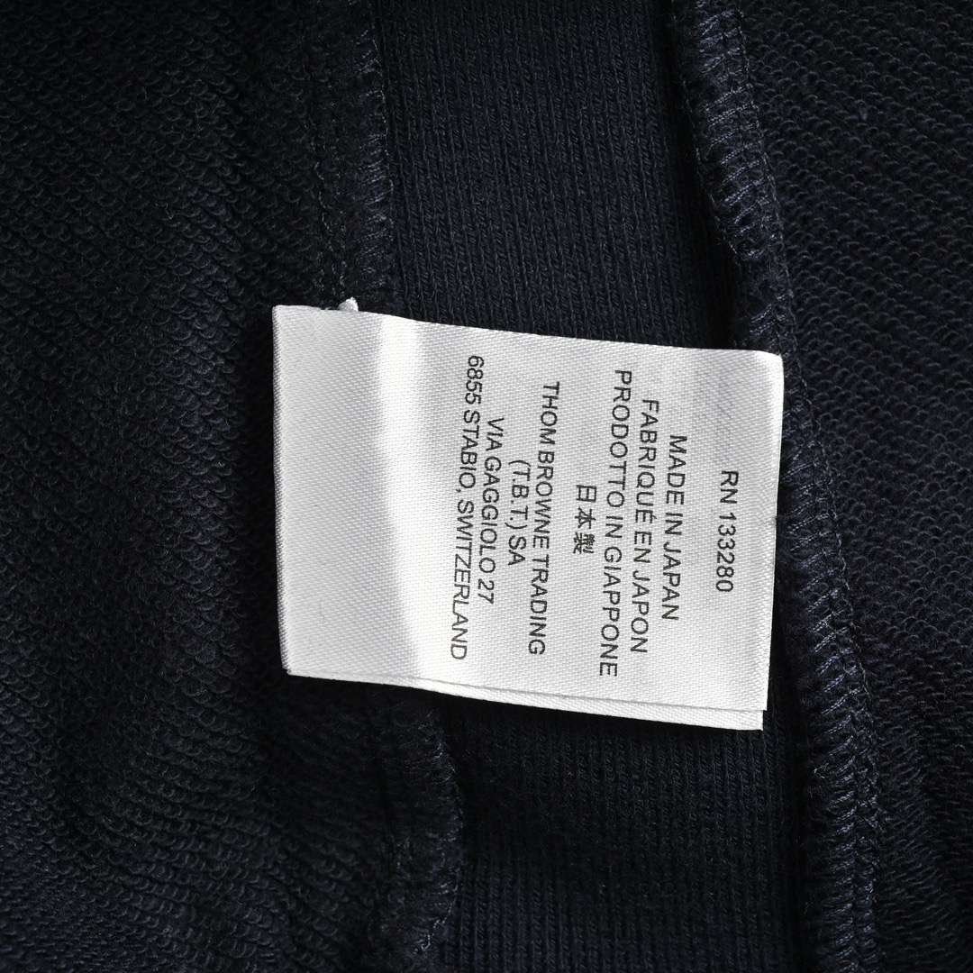 ThomBrowne/汤姆布朗 经典色织四杠圆领卫衣 领口三角单独横机摇-Chinese UA Cheap High Quatity Brand Clothes Bags handbags Sneakers wholesale wholesaler seller from China Factory suppliers Fashion Clothing Shoes best Quality Beautiful Price ThomBrowne/汤姆布朗 经典色织四杠圆领卫衣 领口三角单独横机摇