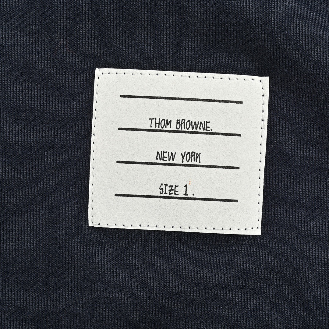 ThomBrowne/汤姆布朗 经典色织四杠圆领卫衣 领口三角单独横机摇-Chinese UA Cheap High Quatity Brand Clothes Bags handbags Sneakers wholesale wholesaler seller from China Factory suppliers Fashion Clothing Shoes best Quality Beautiful Price ThomBrowne/汤姆布朗 经典色织四杠圆领卫衣 领口三角单独横机摇