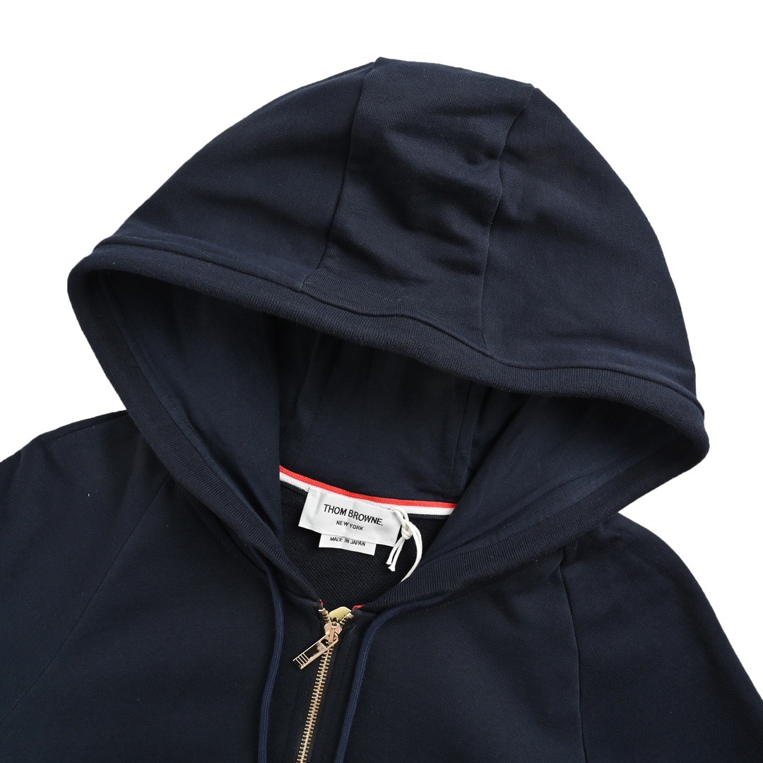 Thom Browne/汤姆布朗 经典色织四杠拉链卫衣外套 领口三角单独横机摇-Chinese UA Cheap High Quatity Brand Clothes Bags handbags Sneakers wholesale wholesaler seller from China Factory suppliers Fashion Clothing Shoes best Quality Beautiful Price Thom Browne/汤姆布朗 经典色织四杠拉链卫衣外套 领口三角单独横机摇