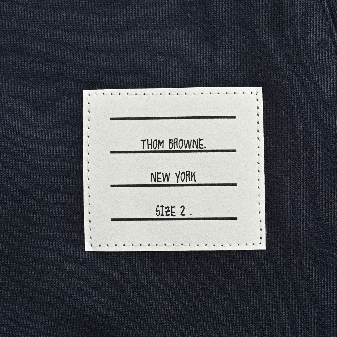 Thom Browne/汤姆布朗 经典色织四杠拉链卫衣外套 领口三角单独横机摇-Chinese UA Cheap High Quatity Brand Clothes Bags handbags Sneakers wholesale wholesaler seller from China Factory suppliers Fashion Clothing Shoes best Quality Beautiful Price Thom Browne/汤姆布朗 经典色织四杠拉链卫衣外套 领口三角单独横机摇