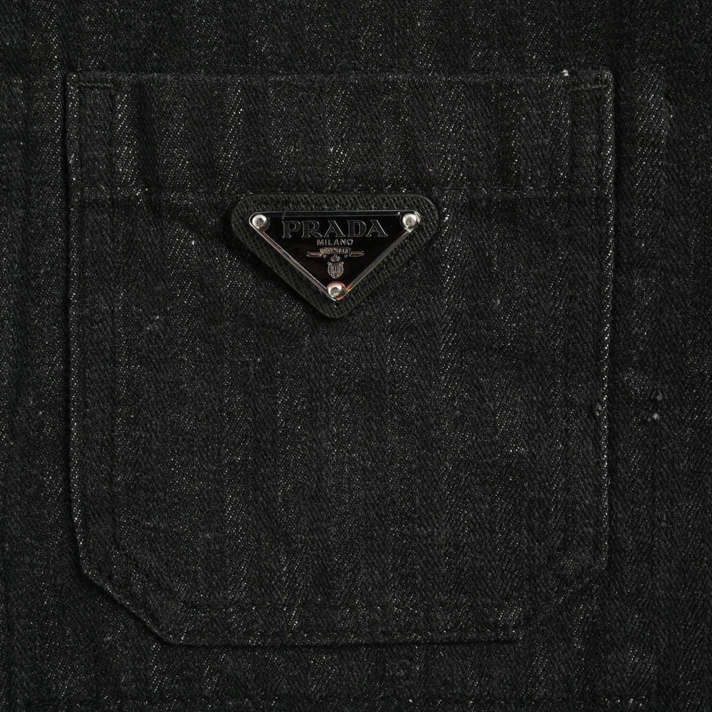 Prada/普拉达 25Fw 三角标水洗牛仔外套-Chinese UA Cheap High Quatity Brand Clothes Bags handbags Sneakers wholesale wholesaler seller from China Factory suppliers Fashion Clothing Shoes best Quality Beautiful Price Prada/普拉达 25Fw 三角标水洗牛仔外套