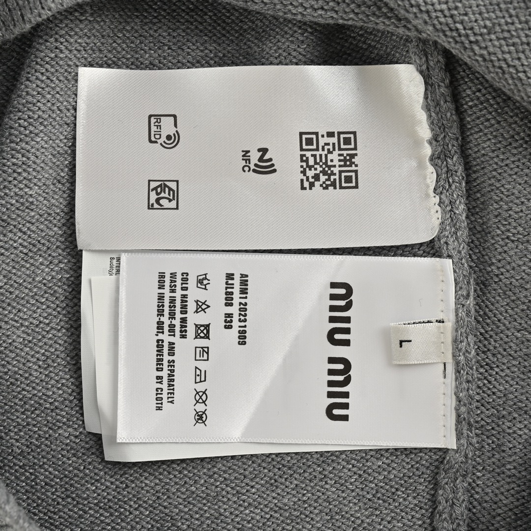 Miu Miu/缪缪 24Fw 珍珠绣圆领毛衣