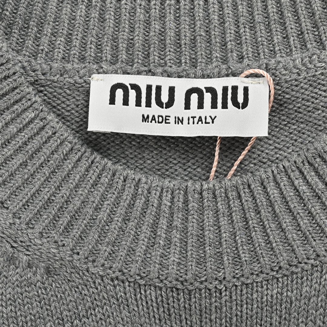 Miu Miu/缪缪 24Fw 珍珠绣圆领毛衣