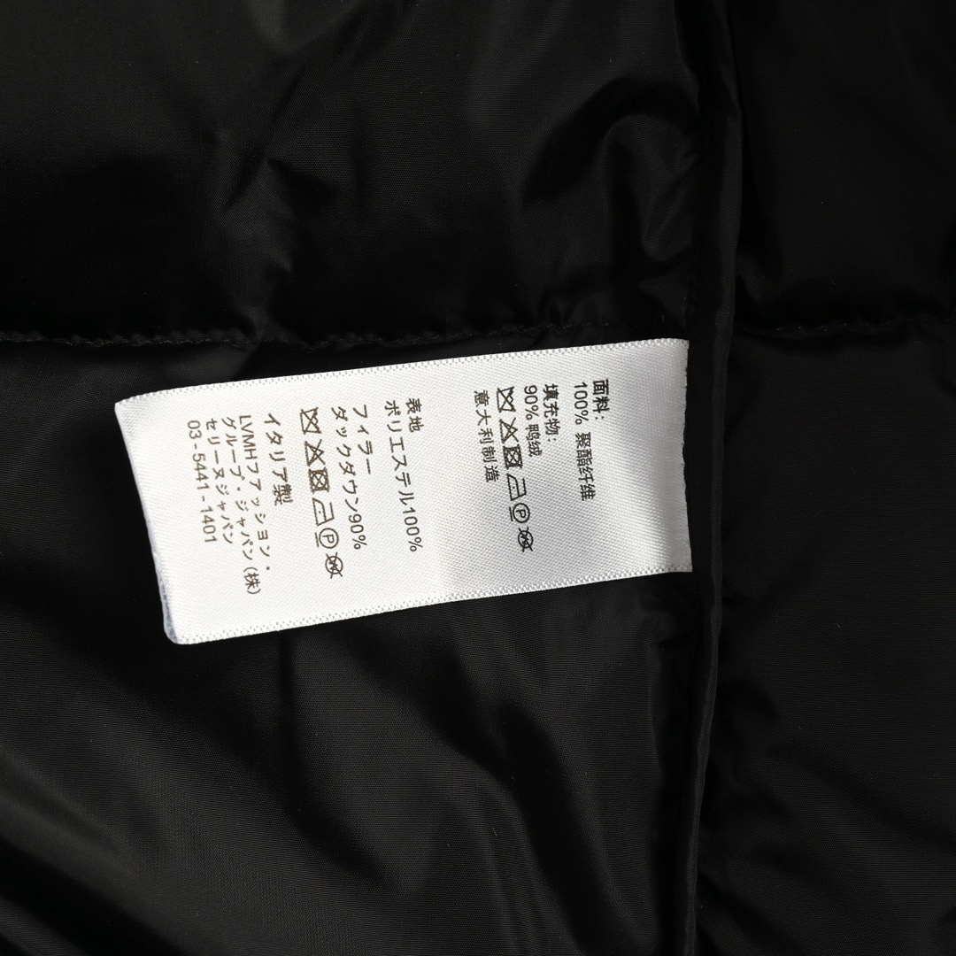 Celine/赛琳 凯旋门暗纹羽绒马甲 Celine/赛琳 凯旋门暗纹羽绒马甲