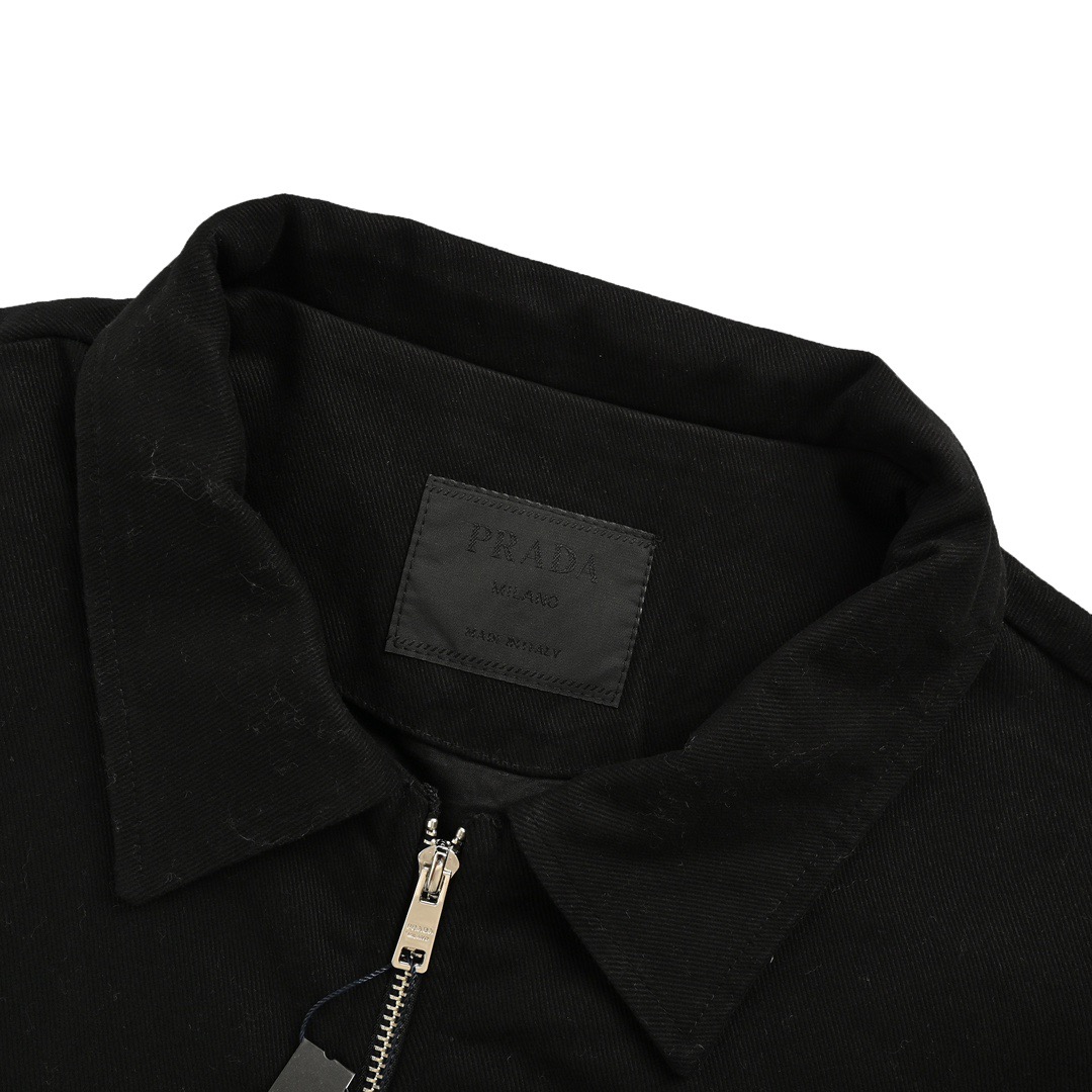 Prada/普拉达 水洗三角标牛仔外套 全衣采用定织重磅牛仔面料 Prada/普拉达 水洗三角标牛仔外套 全衣采用定织重磅牛仔面料