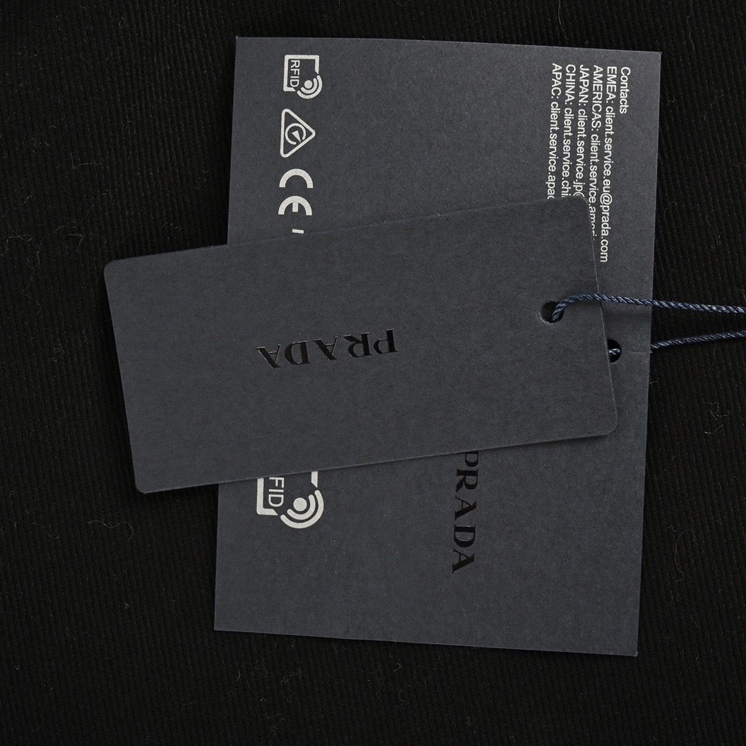 Prada/普拉达 水洗三角标牛仔外套 全衣采用定织重磅牛仔面料 Prada/普拉达 水洗三角标牛仔外套 全衣采用定织重磅牛仔面料