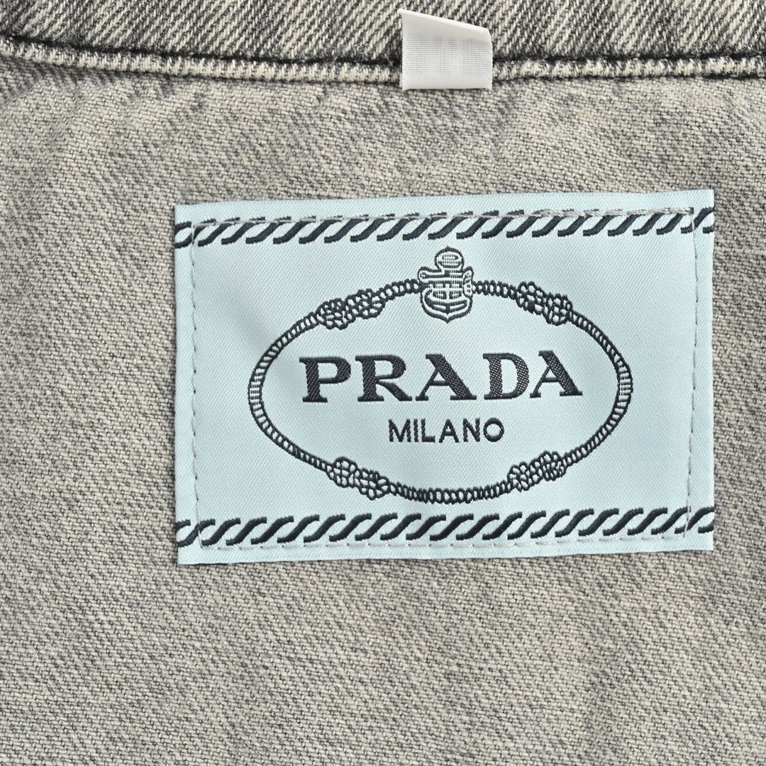 Prada/普拉达 多口袋水洗牛仔外套 Prada/普拉达 多口袋水洗牛仔外套
